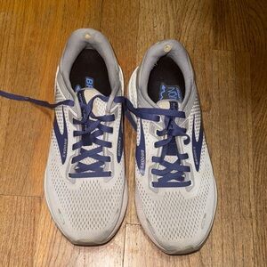 Brooks Women's Athletic Shoes in Light Gray and Navy